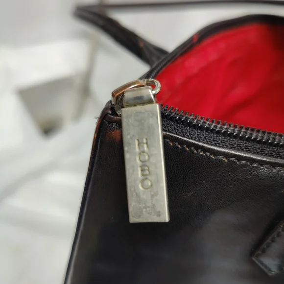 Vintage HOBO INT. Lola Tote Bag Black polished leather / brown wear highlights - Picture 10 of 10